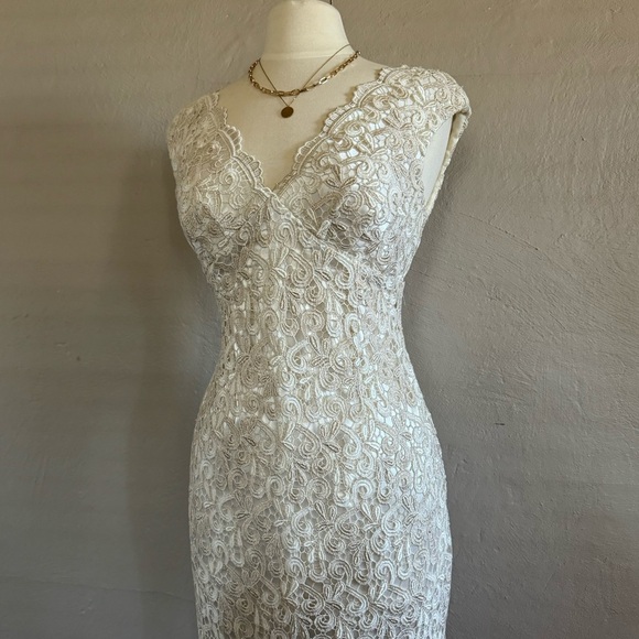 🕊️ Marina Ivory/ Gold Embroidered Lace Overlay Sheath Cocktail Dress — size 8 - Picture 9 of 11